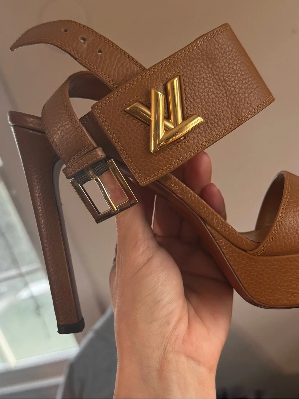 Louis Vuitton Horizon Platform Sandals in Cognac size 38 (8)